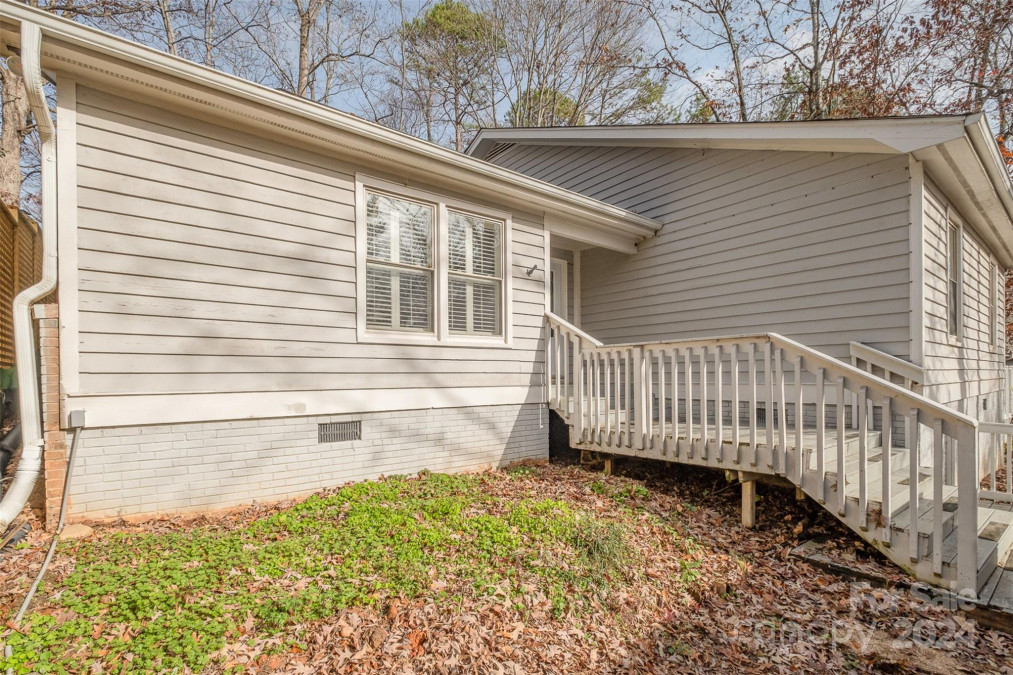 27 Quayside Ct Clover, SC 29710