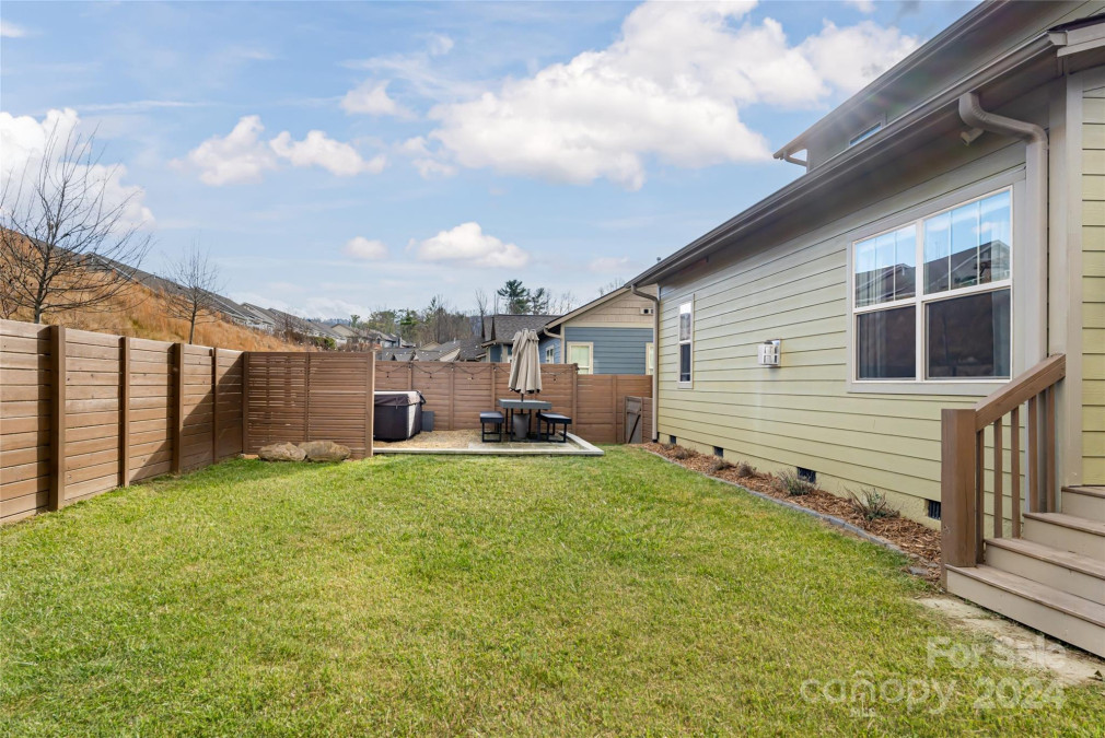 20 Sandstone Dr Weaverville, NC 28787