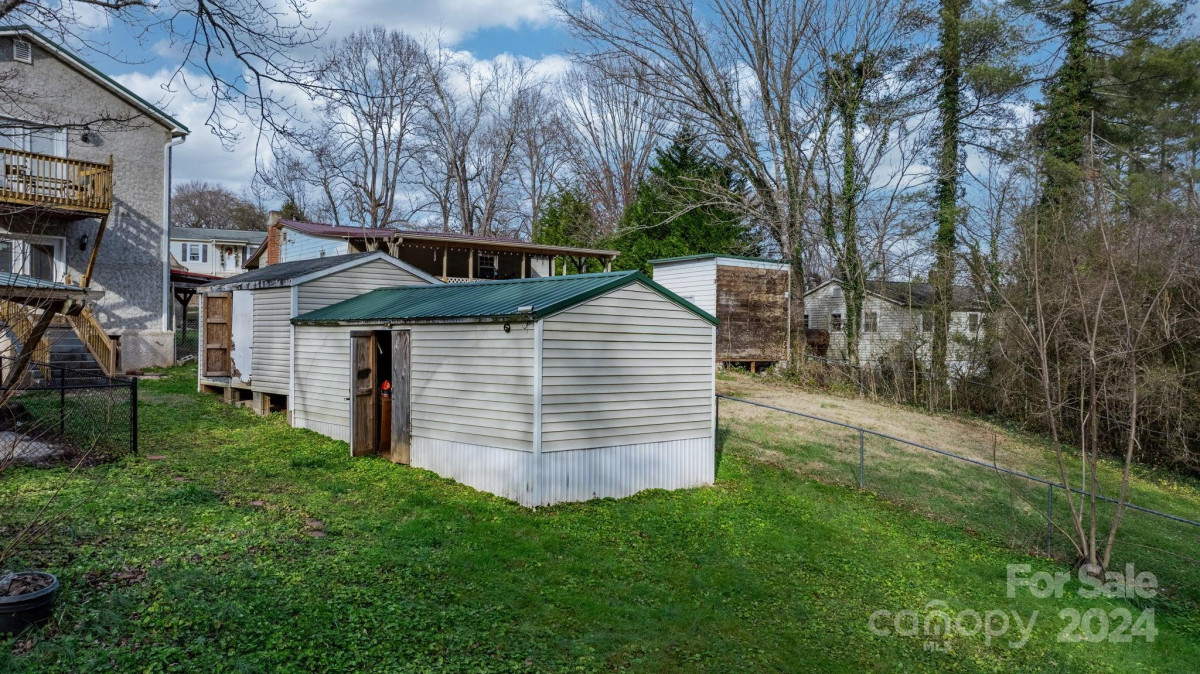 200 Walnut Ave Hudson, NC 28638