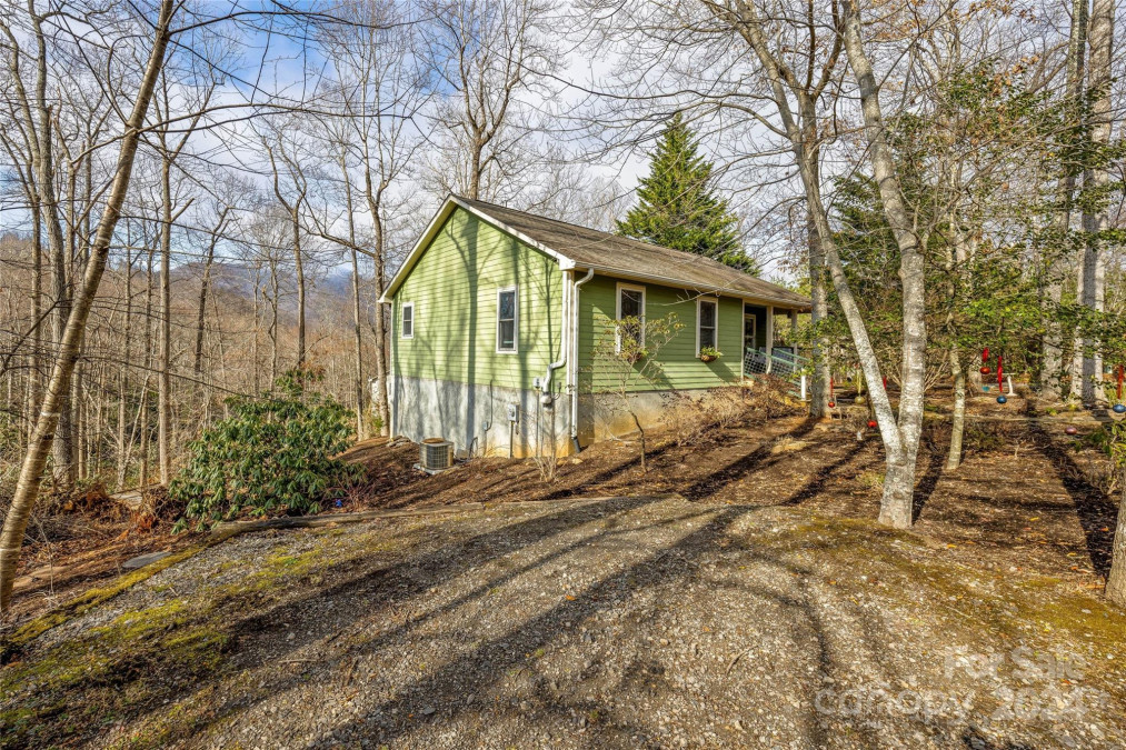 46 Walkertown Rd Black Mountain, NC 28711