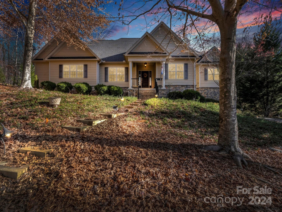 148 Courtland Ct Lake Lure, NC 28746