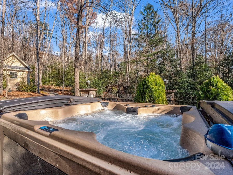 148 Courtland Ct Lake Lure, NC 28746