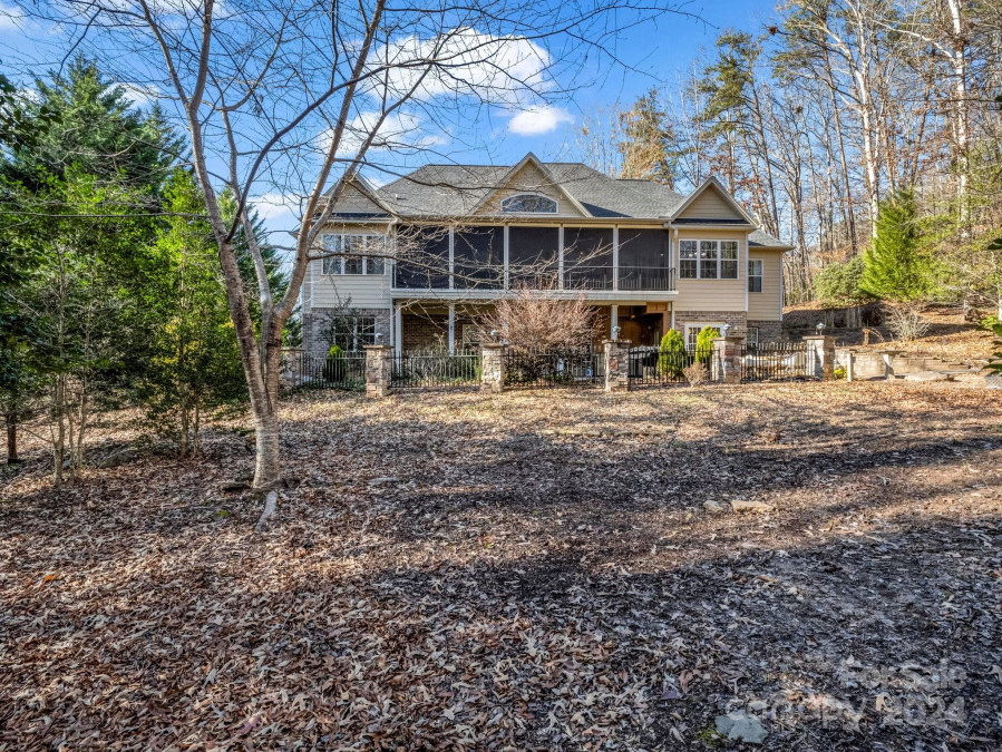 148 Courtland Ct Lake Lure, NC 28746