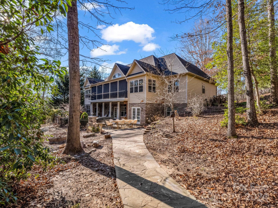 148 Courtland Ct Lake Lure, NC 28746