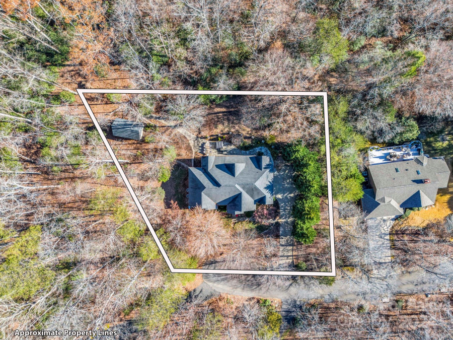 148 Courtland Ct Lake Lure, NC 28746