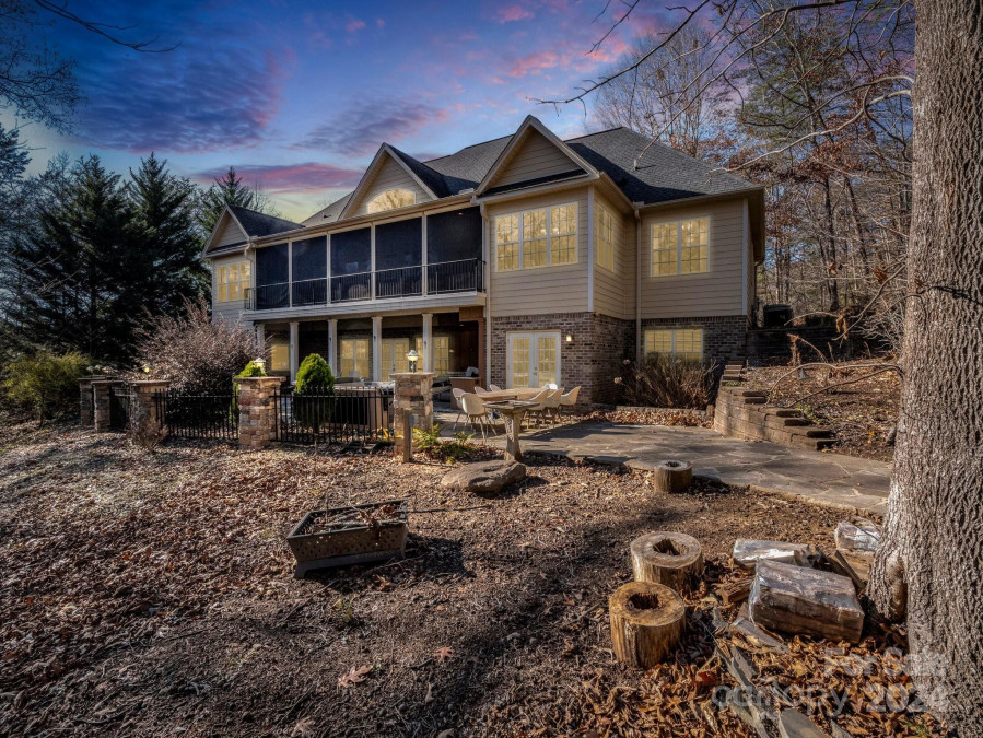 148 Courtland Ct Lake Lure, NC 28746