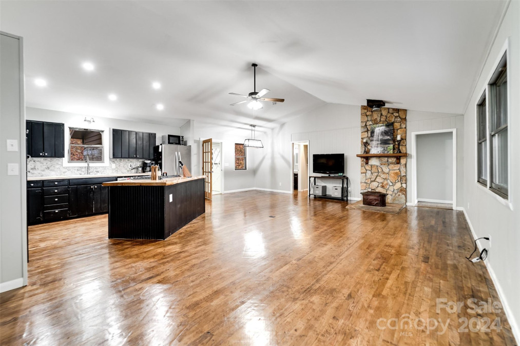 86 Tumbleweed Trl Cullowhee, NC 28723