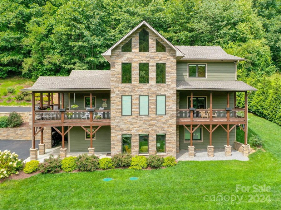 350 Inverness Dr Waynesville, NC 28785