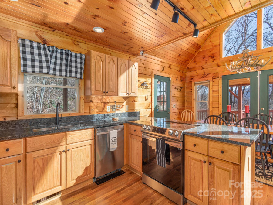 37 Filly Ln Maggie Valley, NC 28751