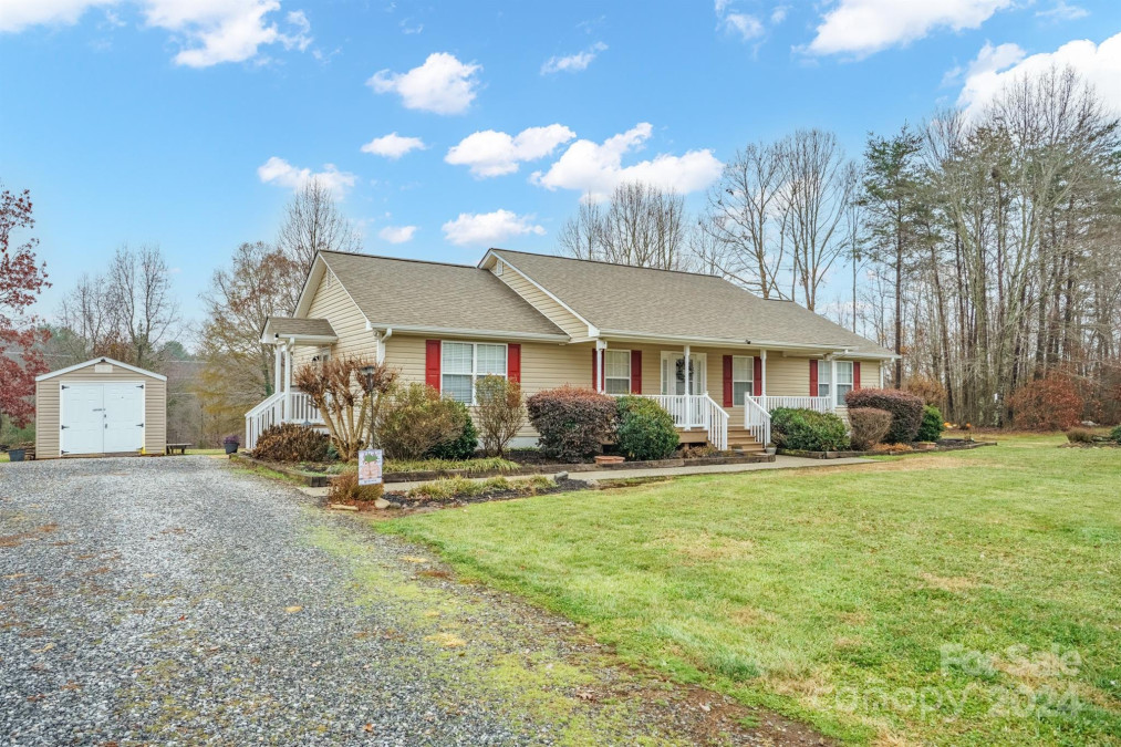 3272 Friendly Park Rd Lenoir, NC 28645