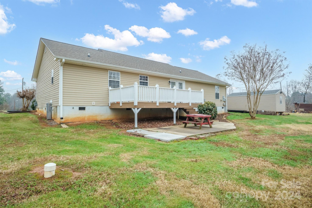 3272 Friendly Park Rd Lenoir, NC 28645