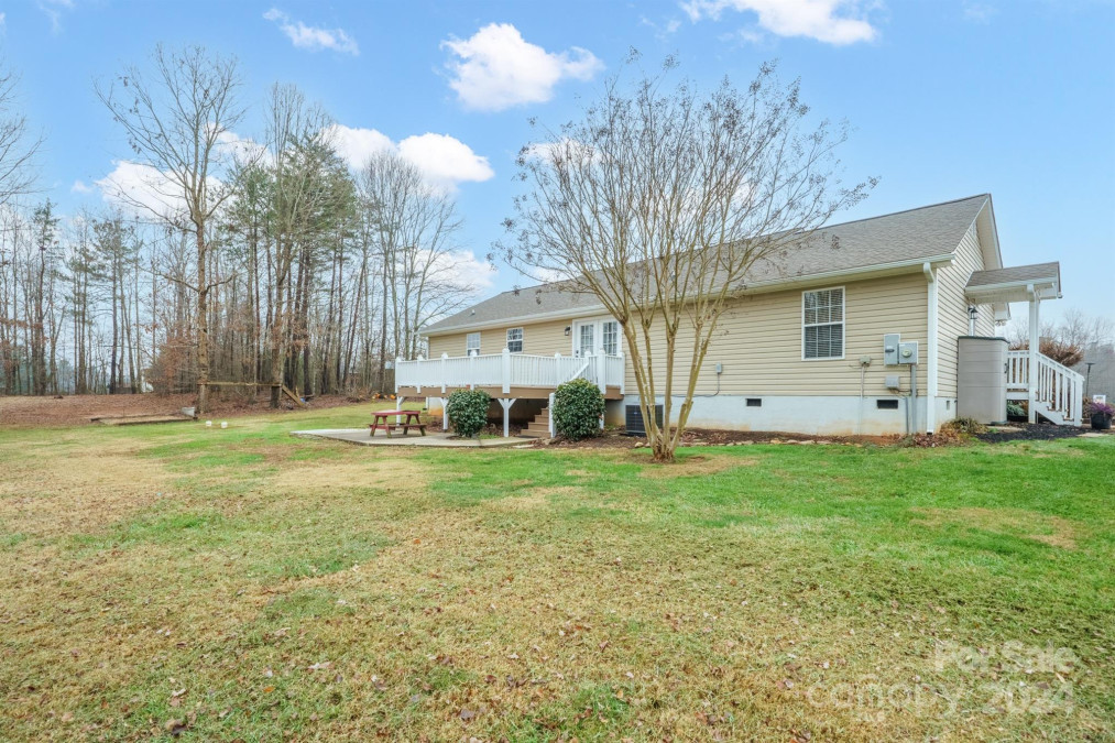 3272 Friendly Park Rd Lenoir, NC 28645