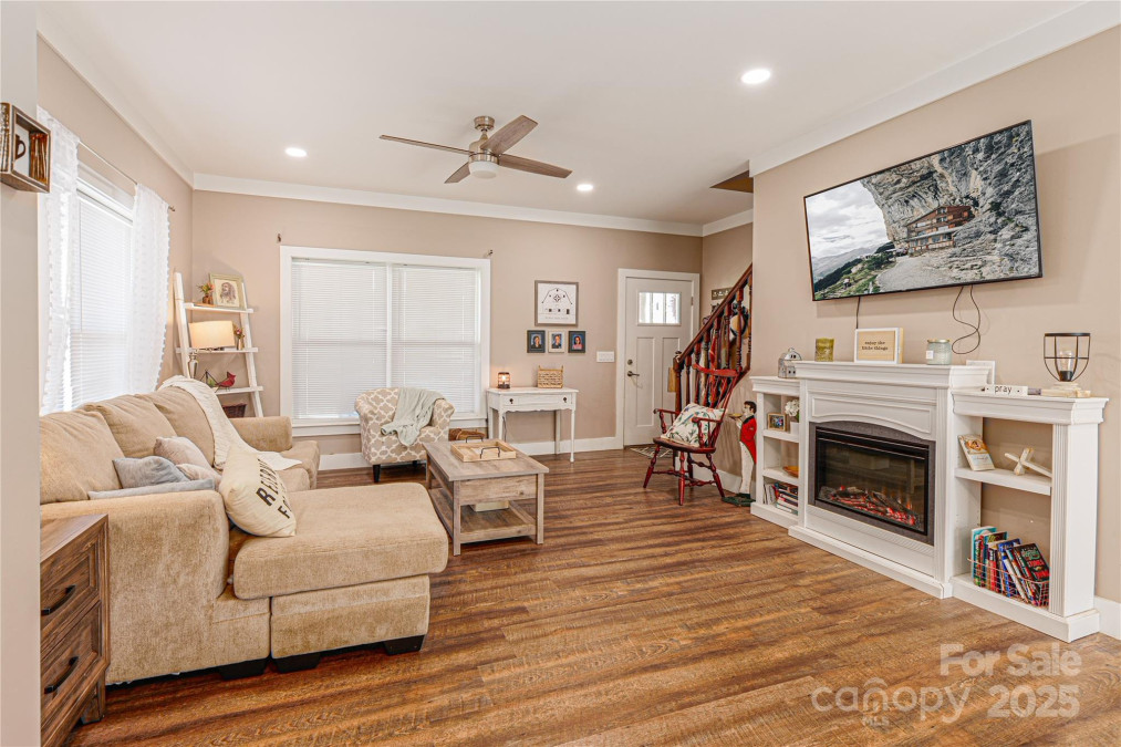 31 Arlington Oaks Ln Bryson City, NC 28713