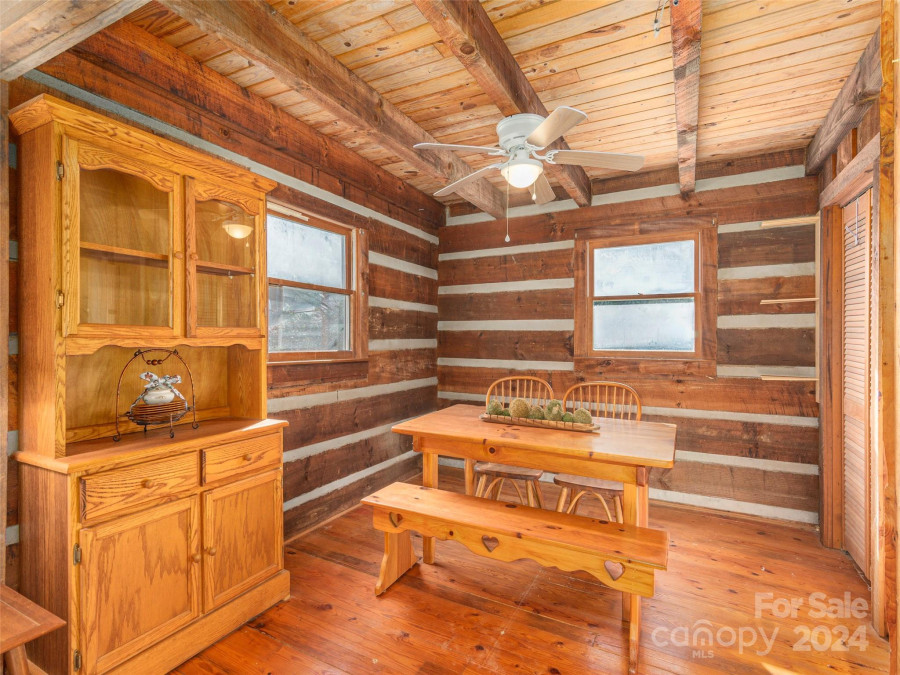 456 Spring Lake Rd Maggie Valley, NC 28751