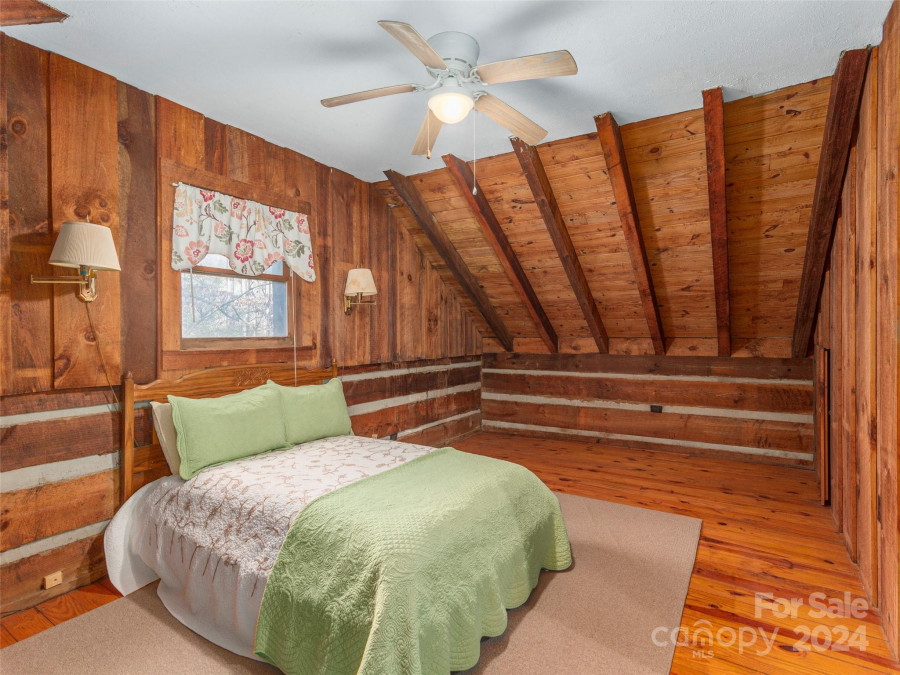 456 Spring Lake Rd Maggie Valley, NC 28751