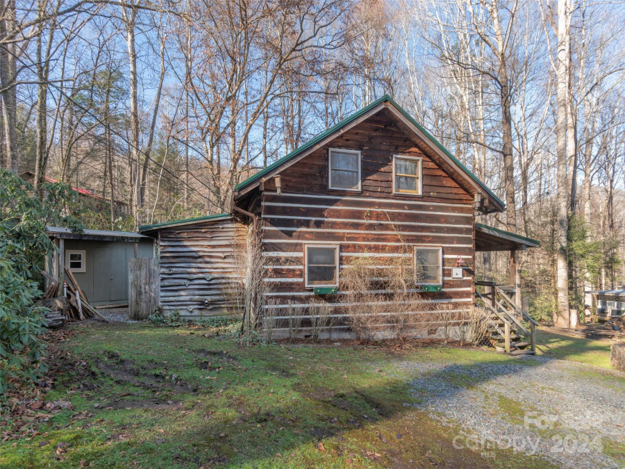 456 Spring Lake Rd Maggie Valley, NC 28751