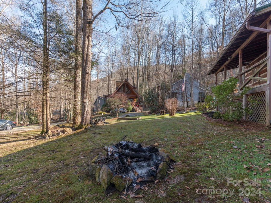 456 Spring Lake Rd Maggie Valley, NC 28751