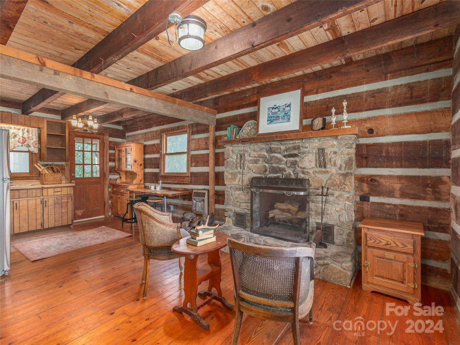 456 Spring Lake Rd Maggie Valley, NC 28751