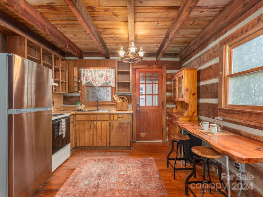 456 Spring Lake Rd Maggie Valley, NC 28751