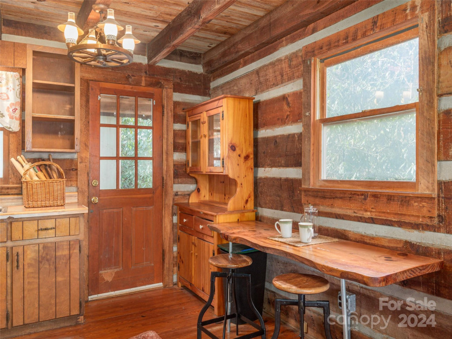 456 Spring Lake Rd Maggie Valley, NC 28751