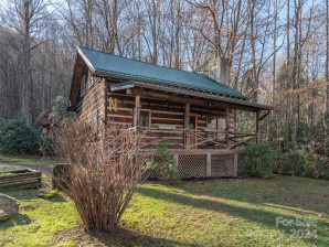 456 Spring Lake Rd Maggie Valley, NC 28751