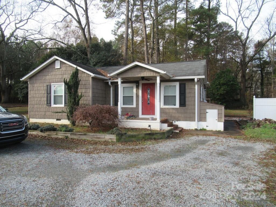 14615 Lucia Riverbend Hw Stanley, NC 28164