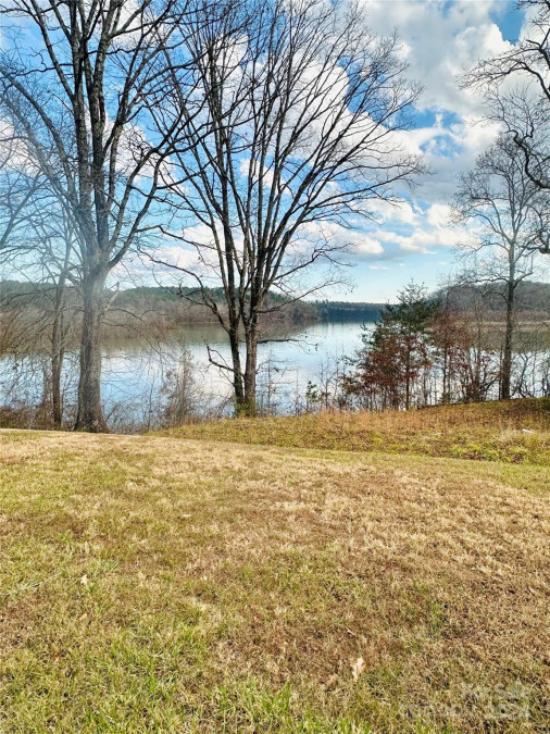 4186 Lake James Rd Marion, NC 28752