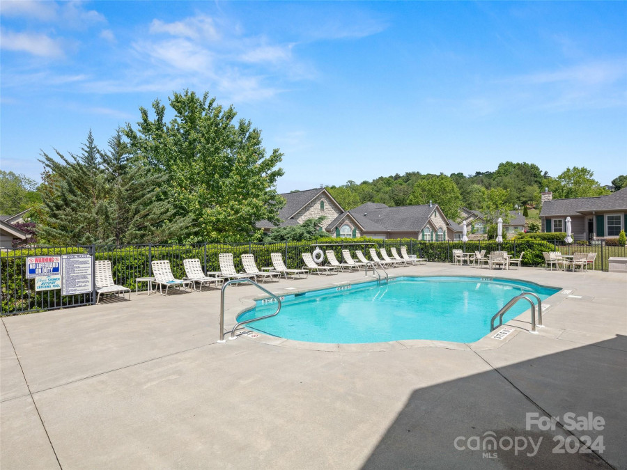 76 Mountain Meadow Cir Weaverville, NC 28787