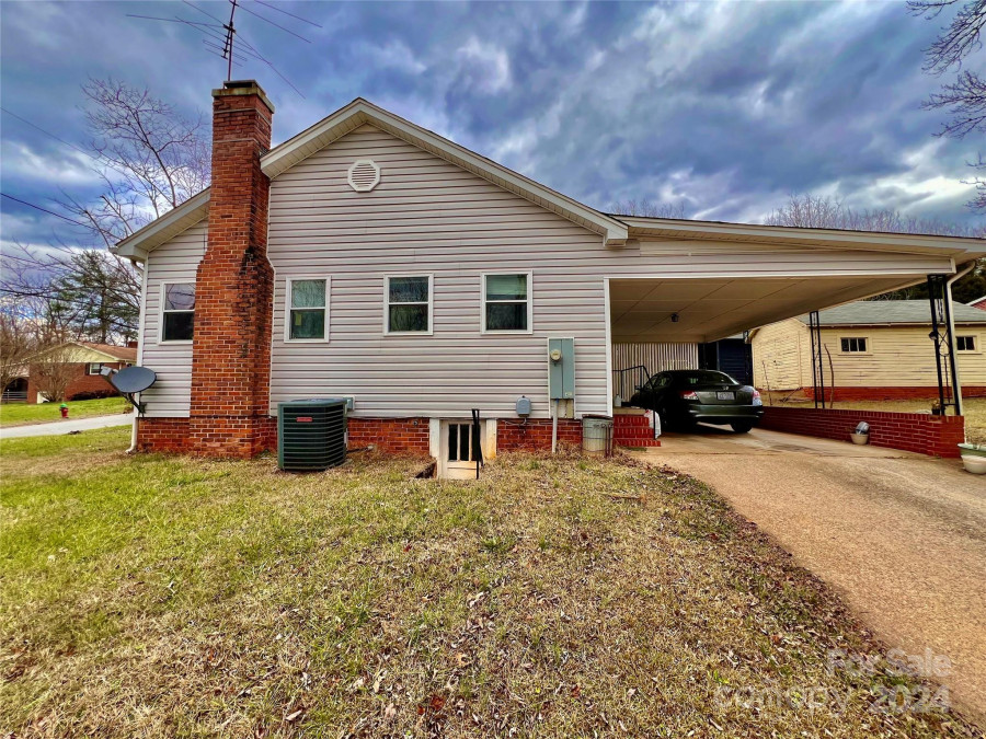 117 North St Morganton, NC 28655