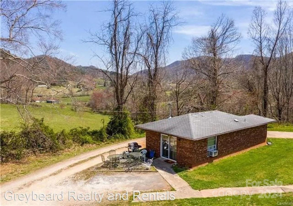 1779 Pisgah Hw Candler, NC 28715