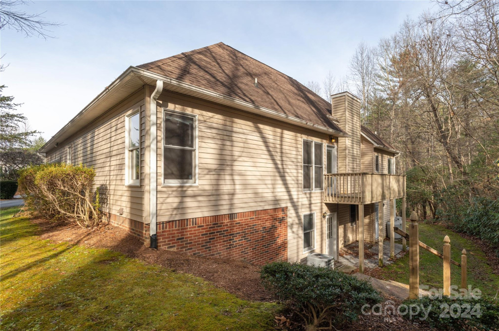 101 Fish Hawk Dr Hendersonville, NC 28739