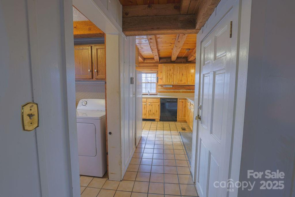 30 Log Cabin Trl Horse Shoe, NC 28742