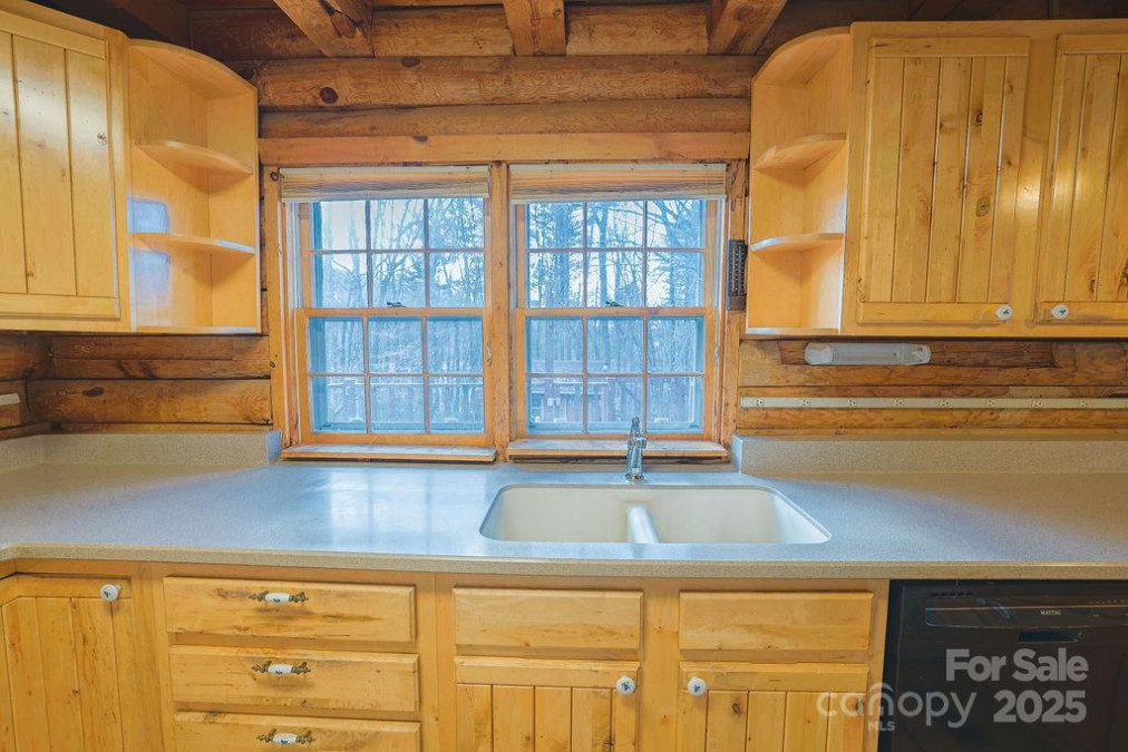 30 Log Cabin Trl Horse Shoe, NC 28742