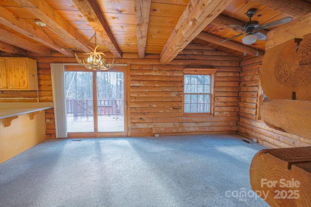 30 Log Cabin Trl Horse Shoe, NC 28742