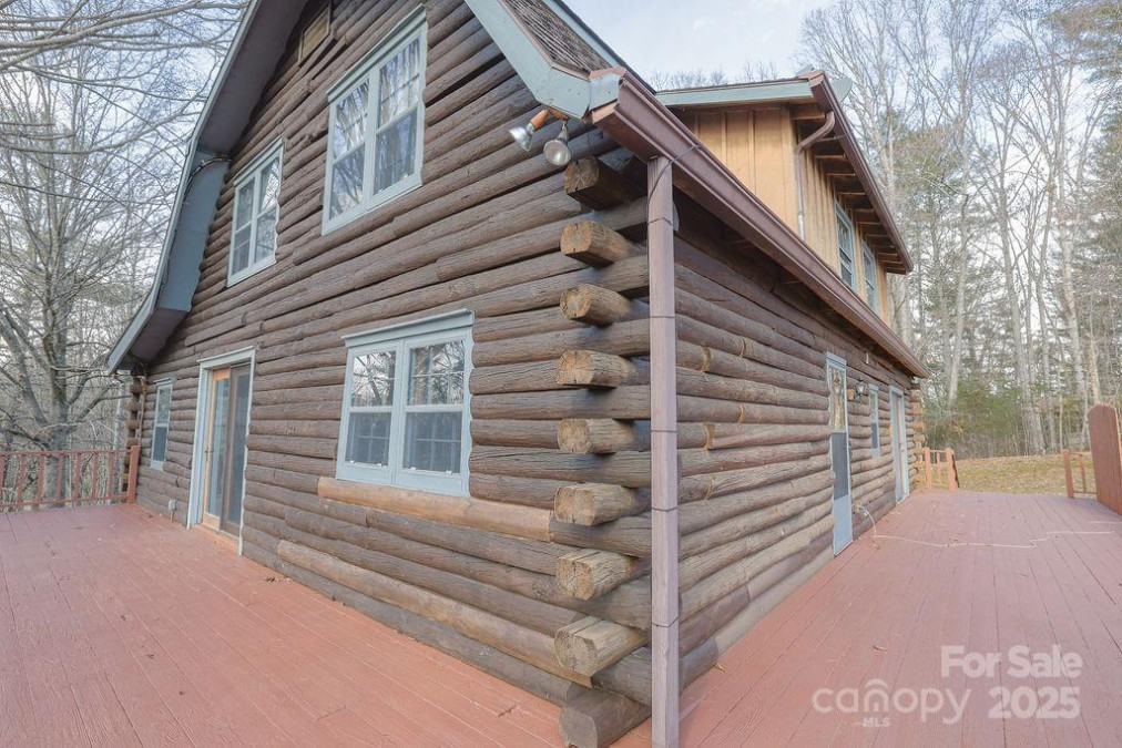 30 Log Cabin Trl Horse Shoe, NC 28742