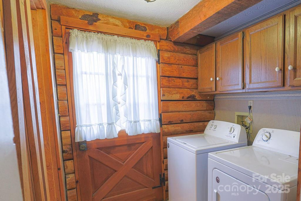 30 Log Cabin Trl Horse Shoe, NC 28742