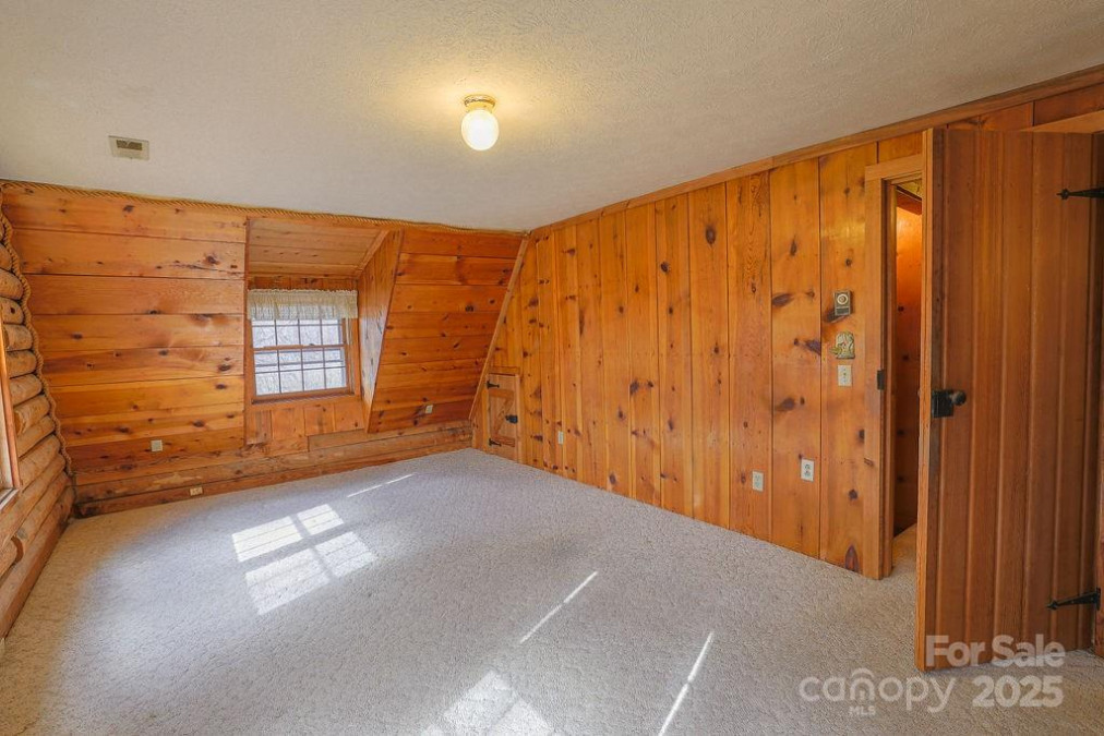 30 Log Cabin Trl Horse Shoe, NC 28742