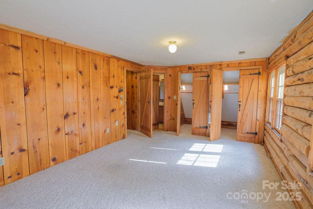 30 Log Cabin Trl Horse Shoe, NC 28742