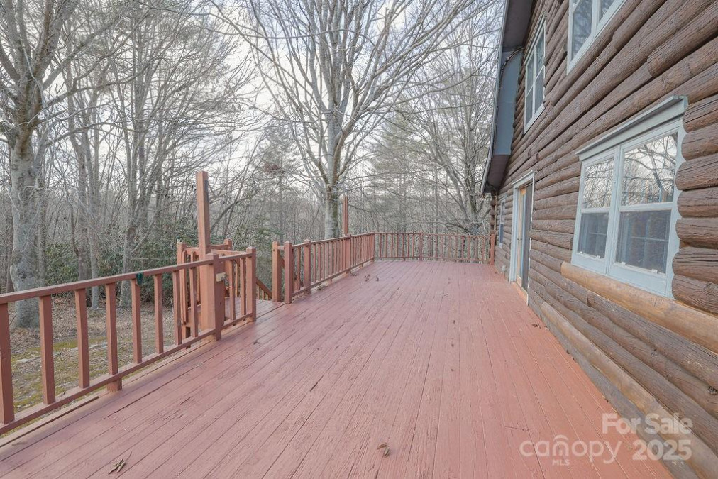 30 Log Cabin Trl Horse Shoe, NC 28742