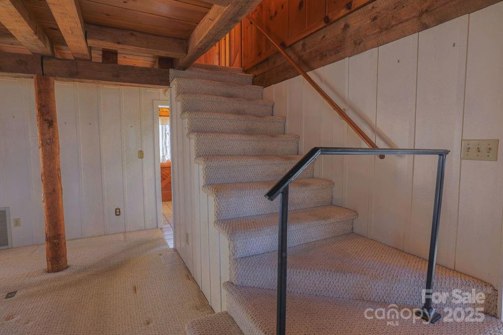 30 Log Cabin Trl Horse Shoe, NC 28742