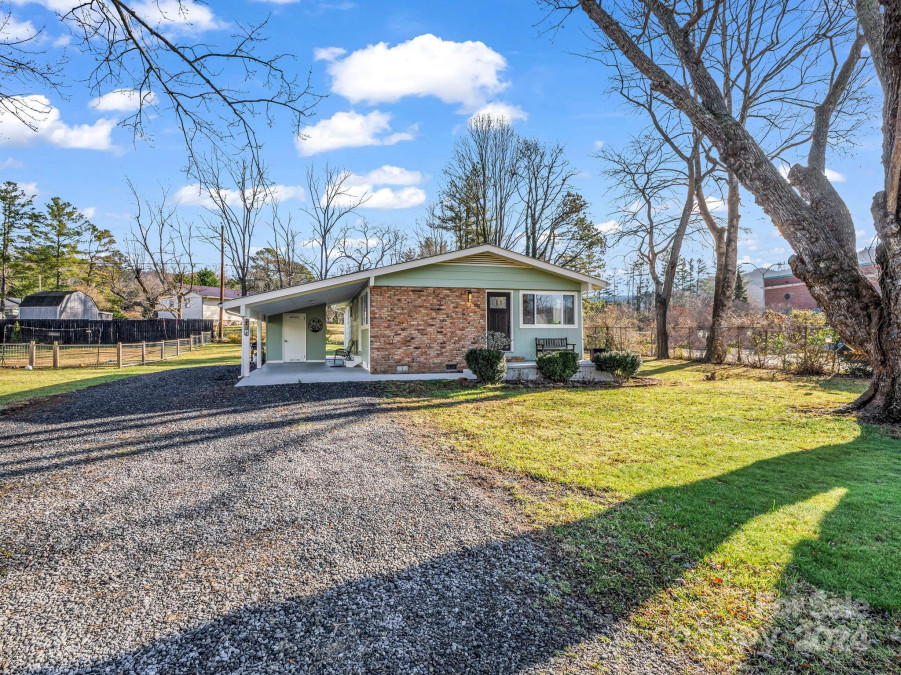 104 Flat Creek Rd Black Mountain, NC 28711