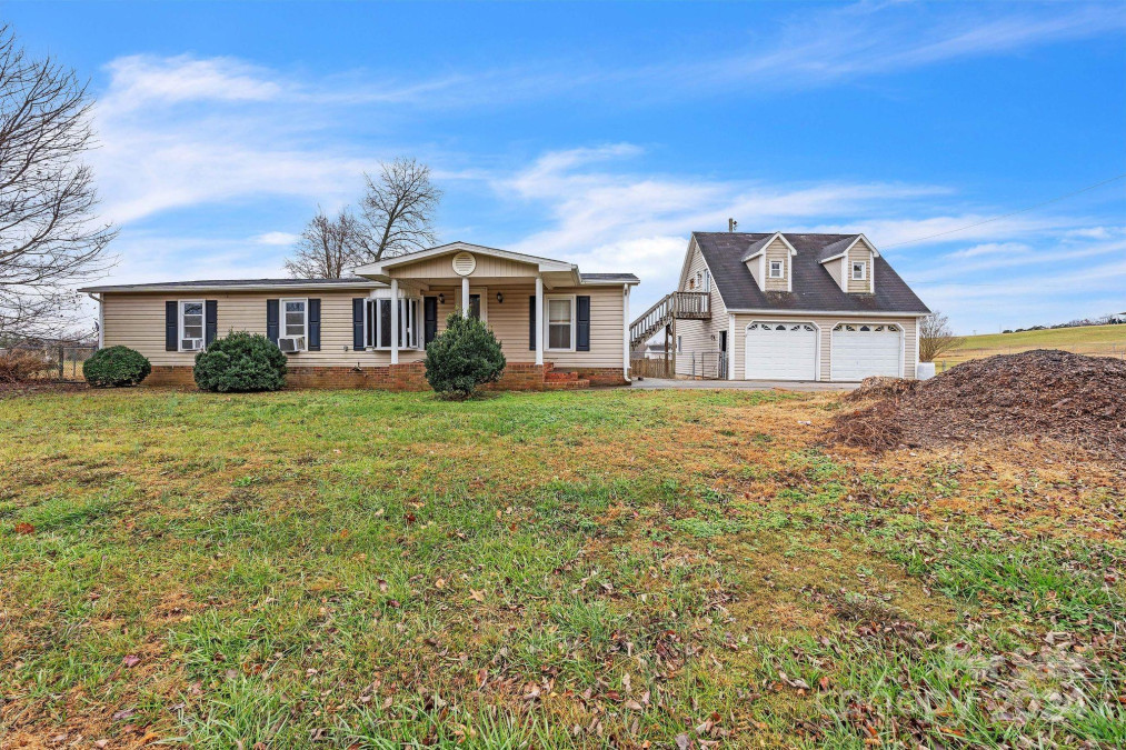 8240 Gauldin Rd Walnut Cove, NC 27052