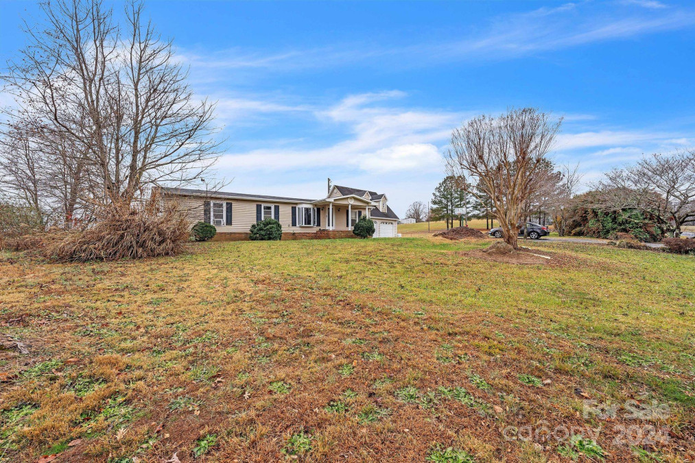 8240 Gauldin Rd Walnut Cove, NC 27052