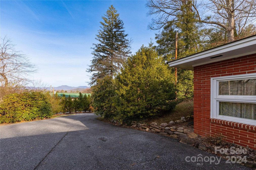 57 Dix Gap Cir Cullowhee, NC 28723