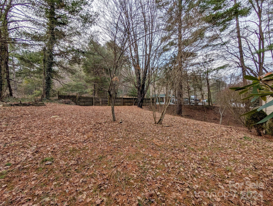 51 Woodland Hills Dr Burnsville, NC 28714