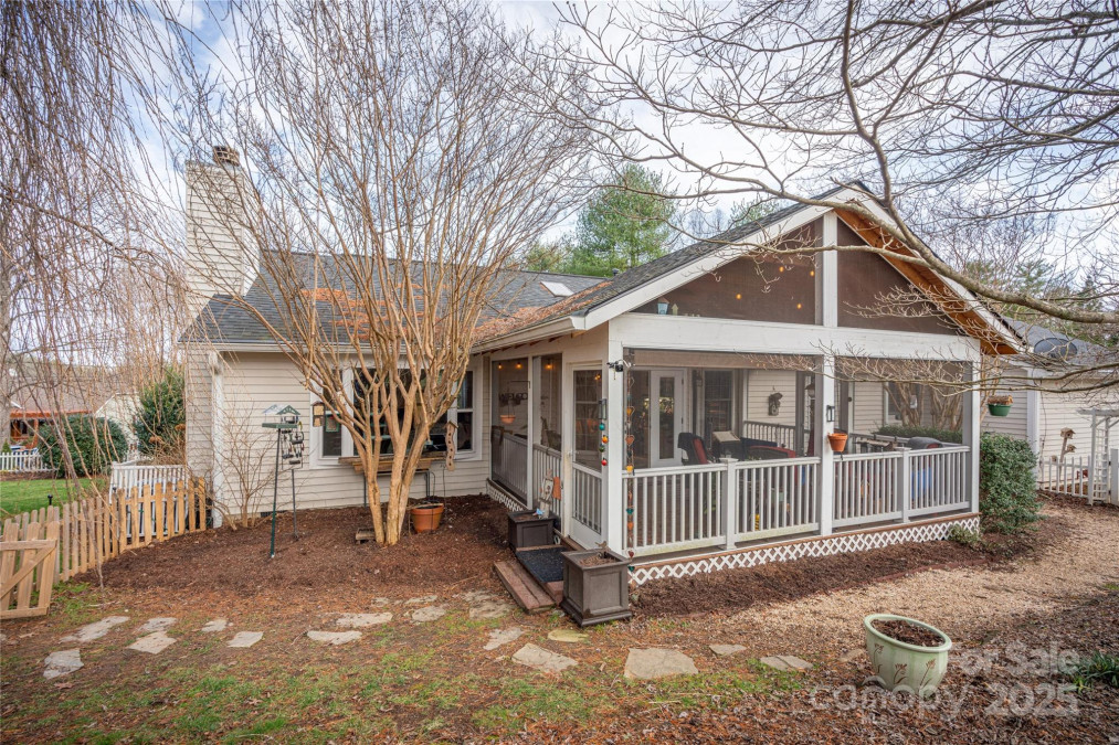 5 Old Applewood Ln Hendersonville, NC 28739