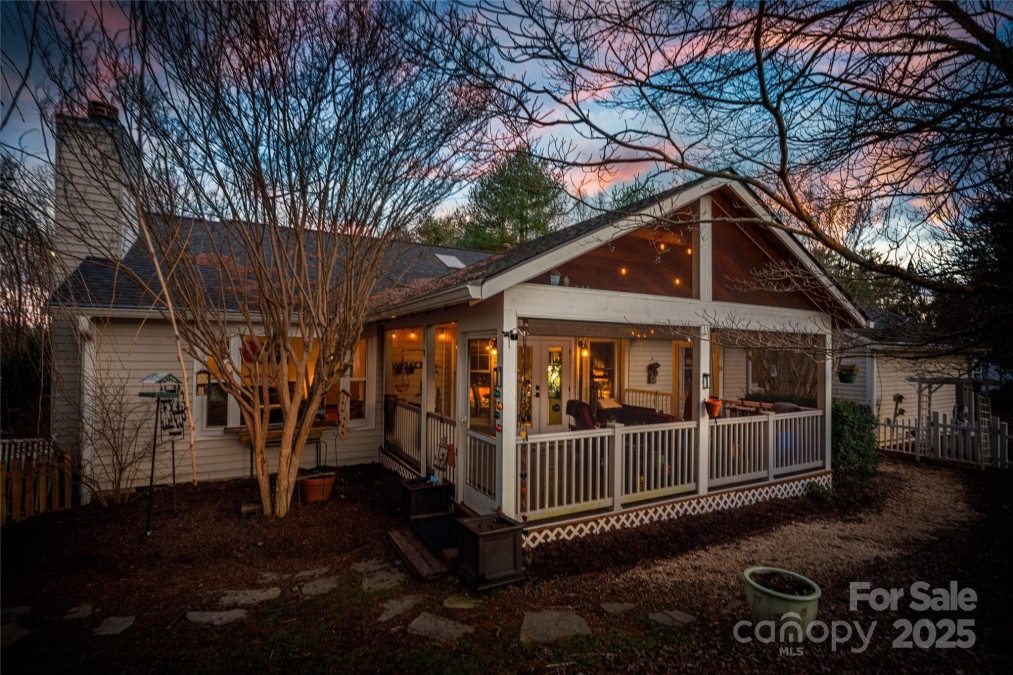 5 Old Applewood Ln Hendersonville, NC 28739