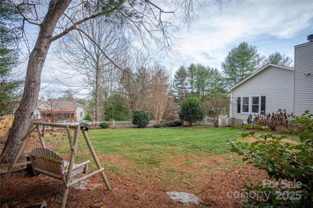 5 Old Applewood Ln Hendersonville, NC 28739