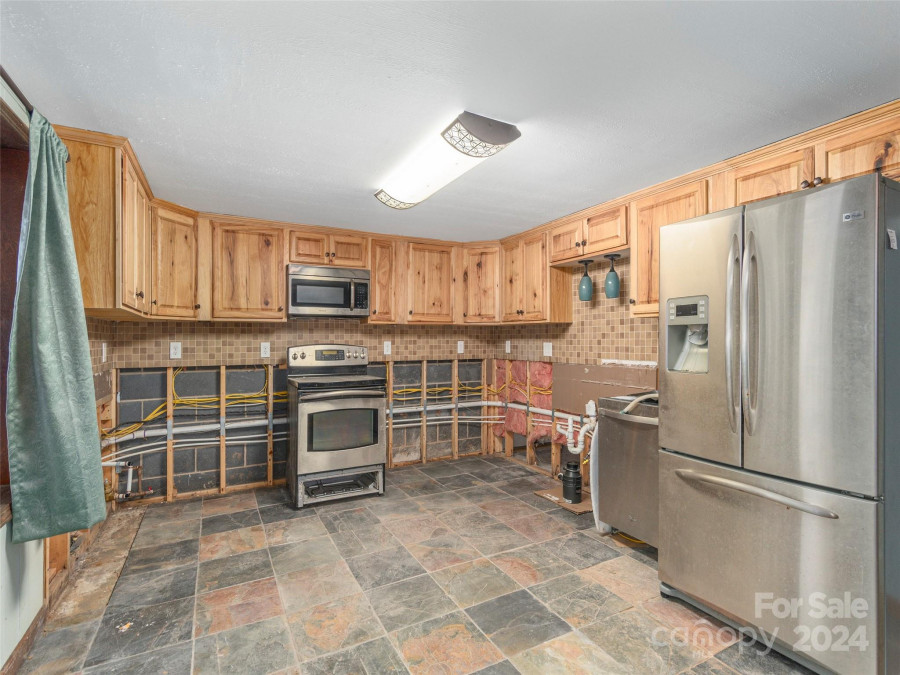 757 Country Club Dr Waynesville, NC 28786