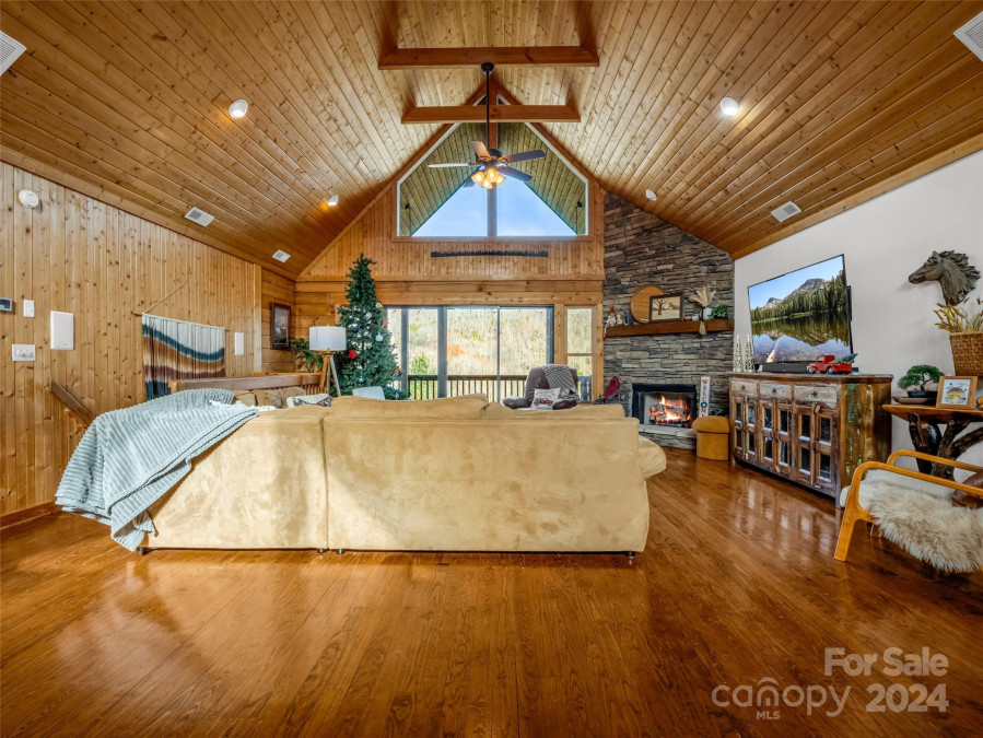 417 Garden Ln Lake Lure, NC 28746